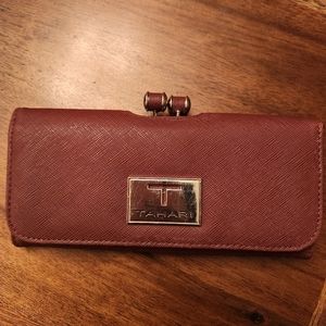 Tahari wallet